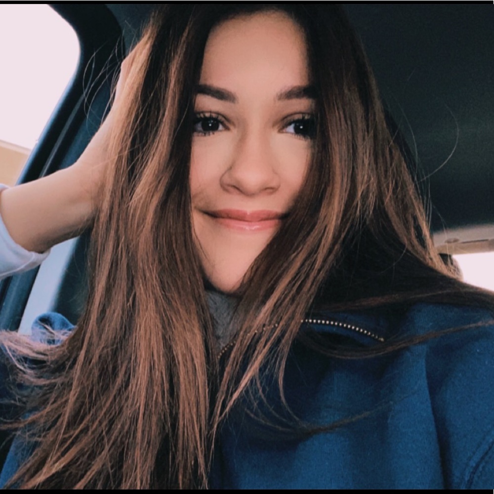 Meet your Posher, Adriana